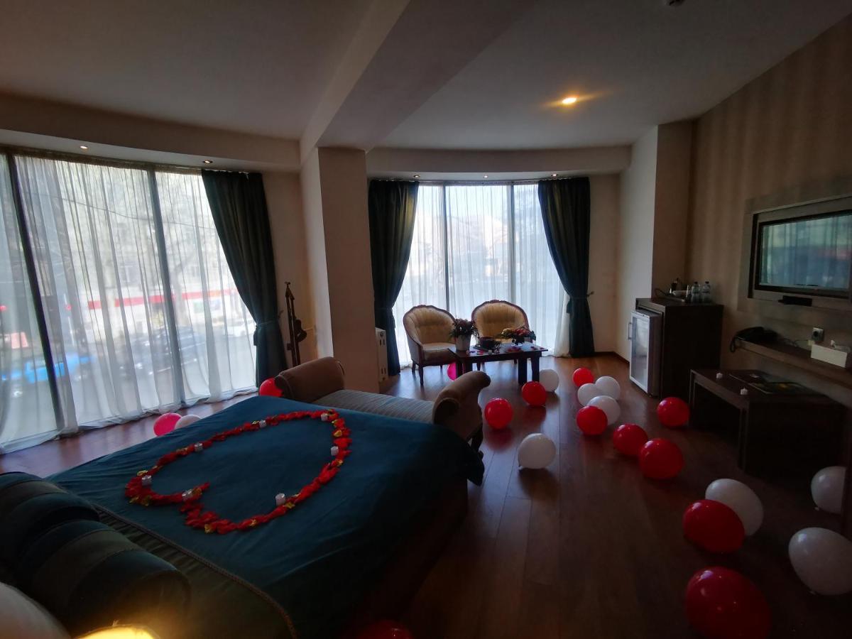 Green Queen Hotel Tbilisi Bagian luar foto