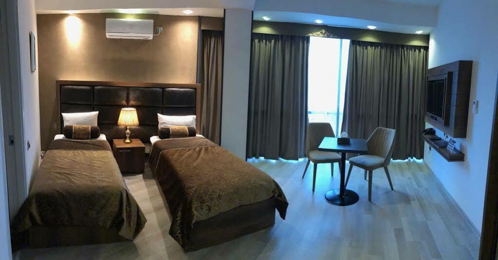 Green Queen Hotel Tbilisi Bagian luar foto