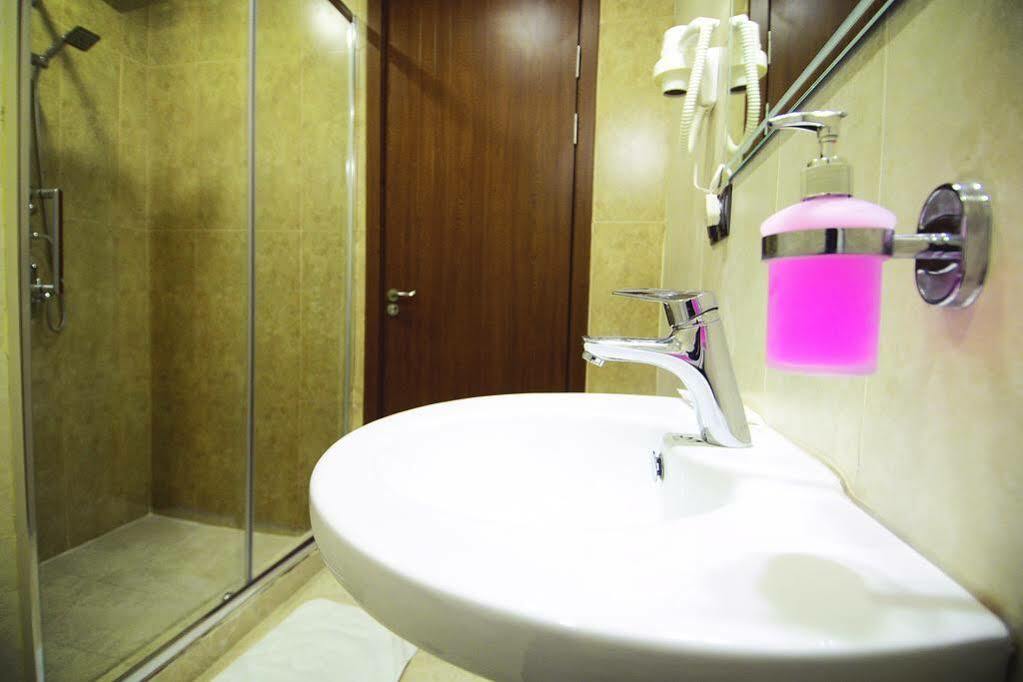 Green Queen Hotel Tbilisi Bagian luar foto