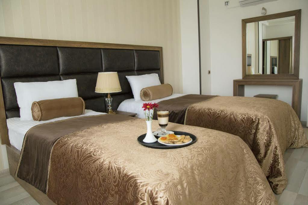 Green Queen Hotel Tbilisi Bagian luar foto