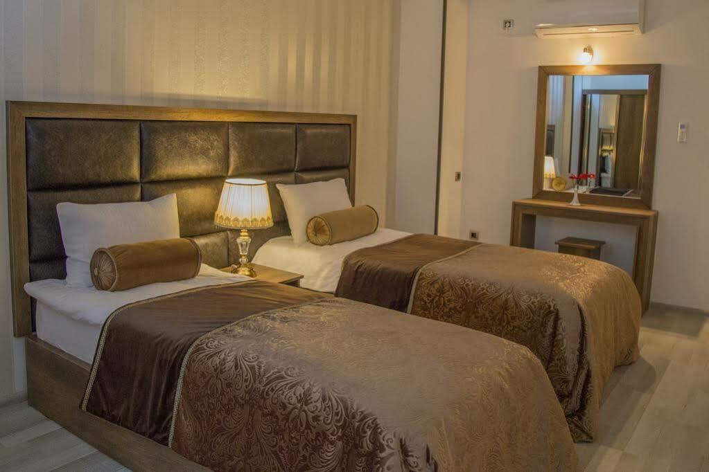 Green Queen Hotel Tbilisi Bagian luar foto