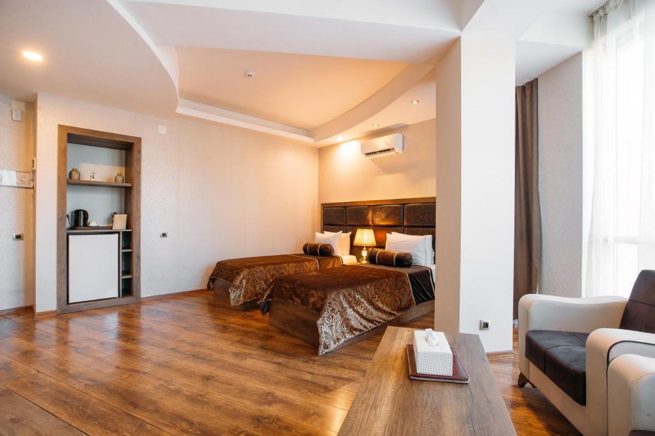Green Queen Hotel Tbilisi Bagian luar foto