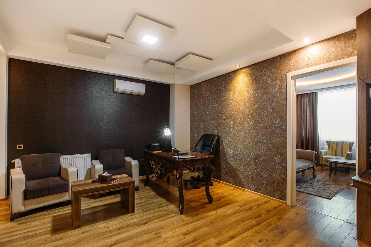 Green Queen Hotel Tbilisi Bagian luar foto