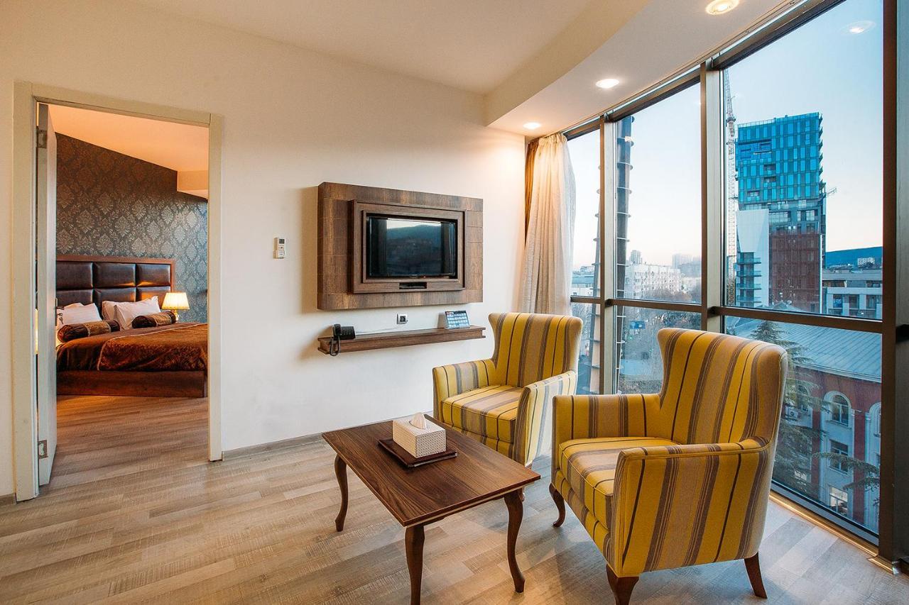 Green Queen Hotel Tbilisi Bagian luar foto